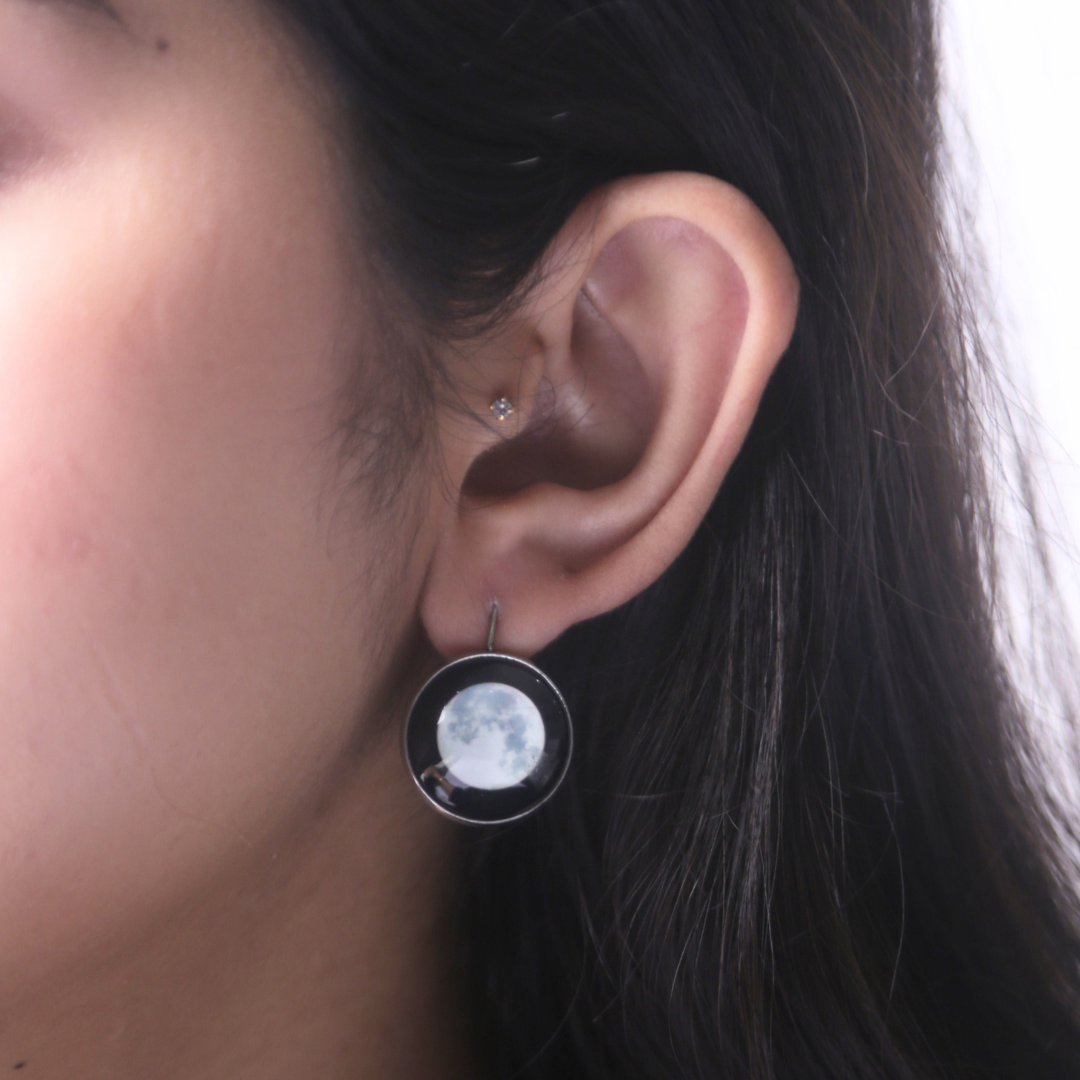 LUNAR EYE EARRINGS - WHITE