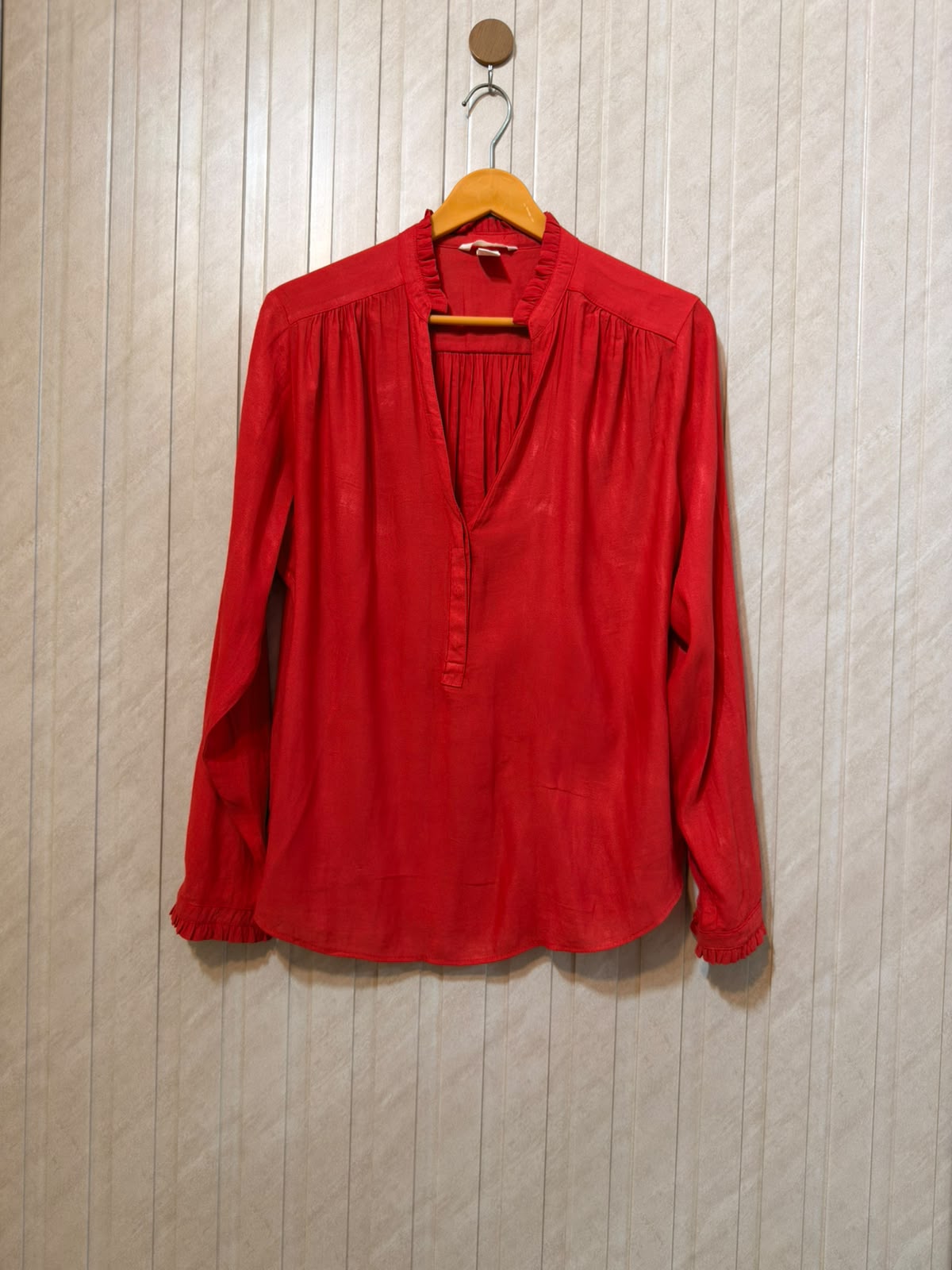 Chest 21  Length 25  Fabric Silk Women's Stylish Full Sleeve Top