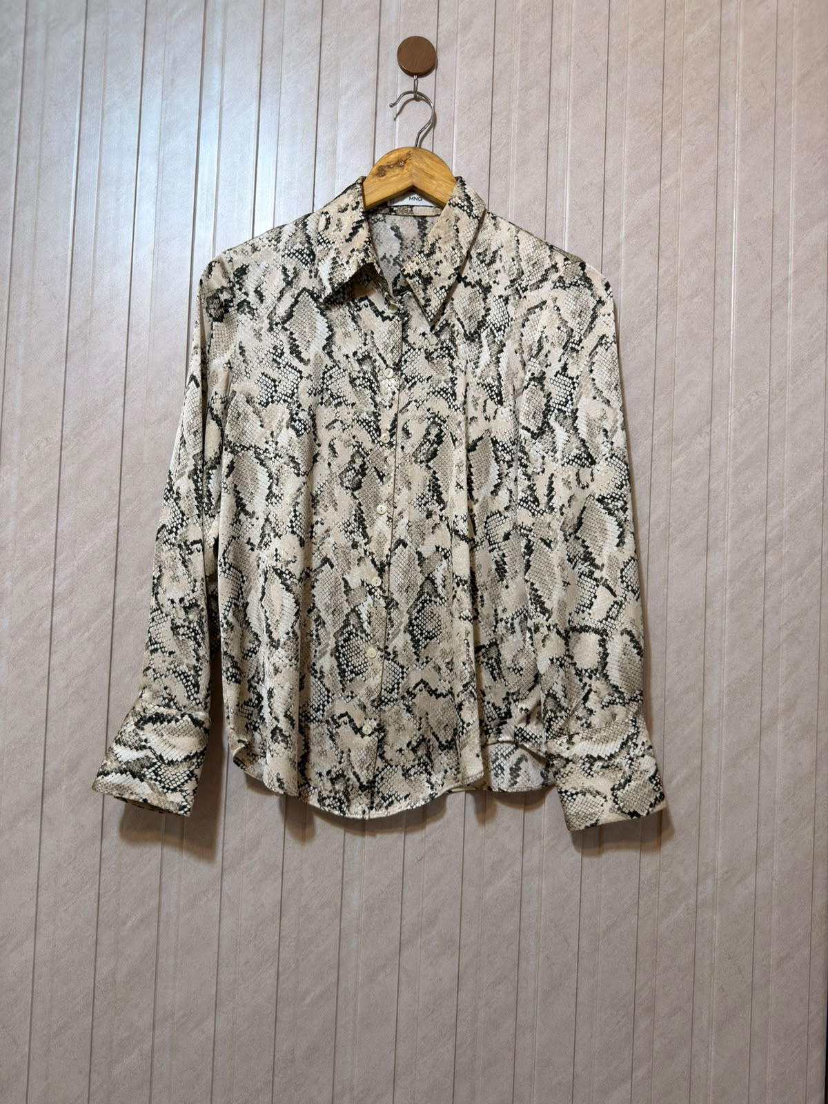 Chest 22  Length 25  Fabric Silk Women's Essential Everyday Top