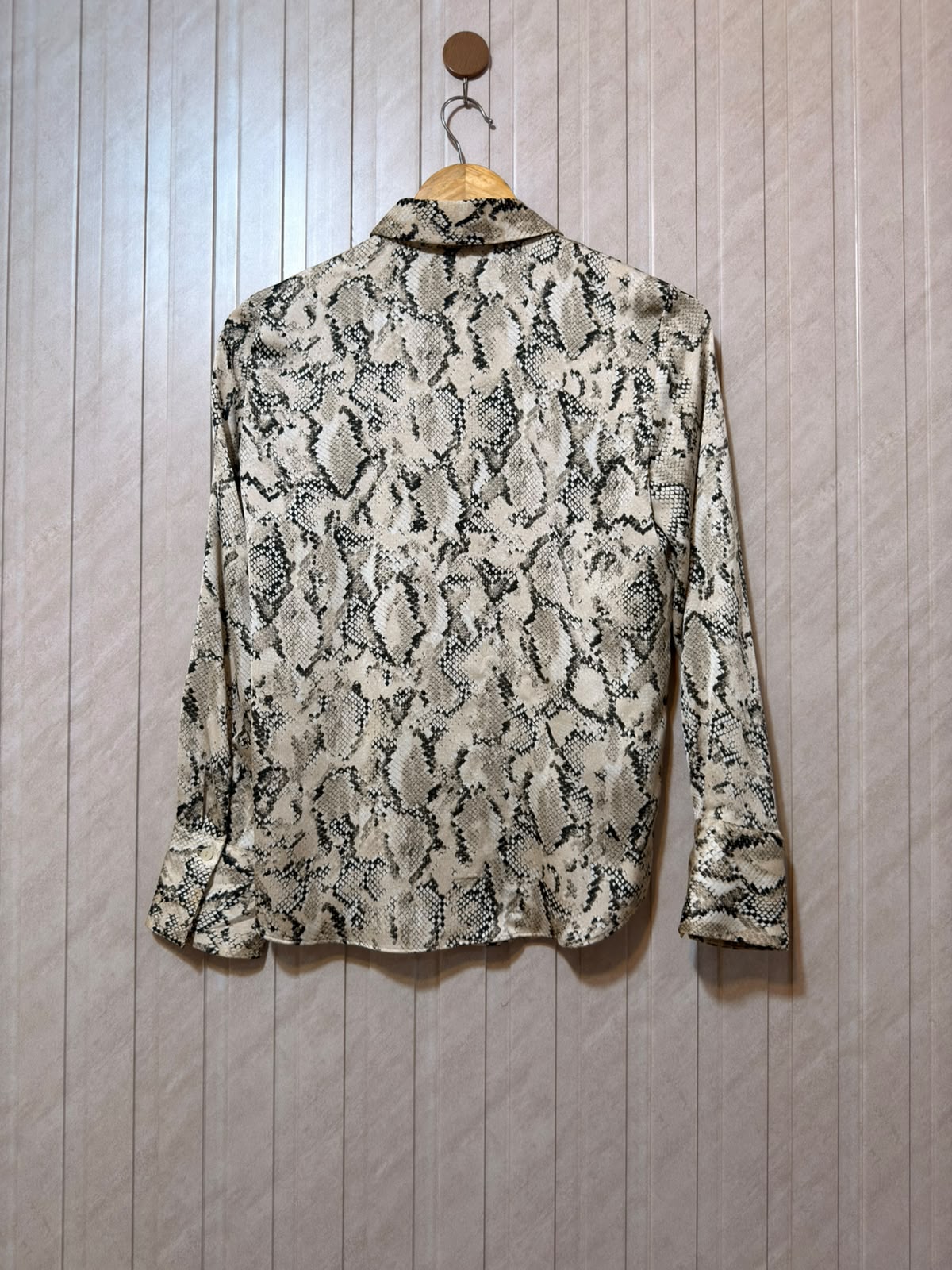 Chest 22  Length 25  Fabric Silk Women's Essential Everyday Top
