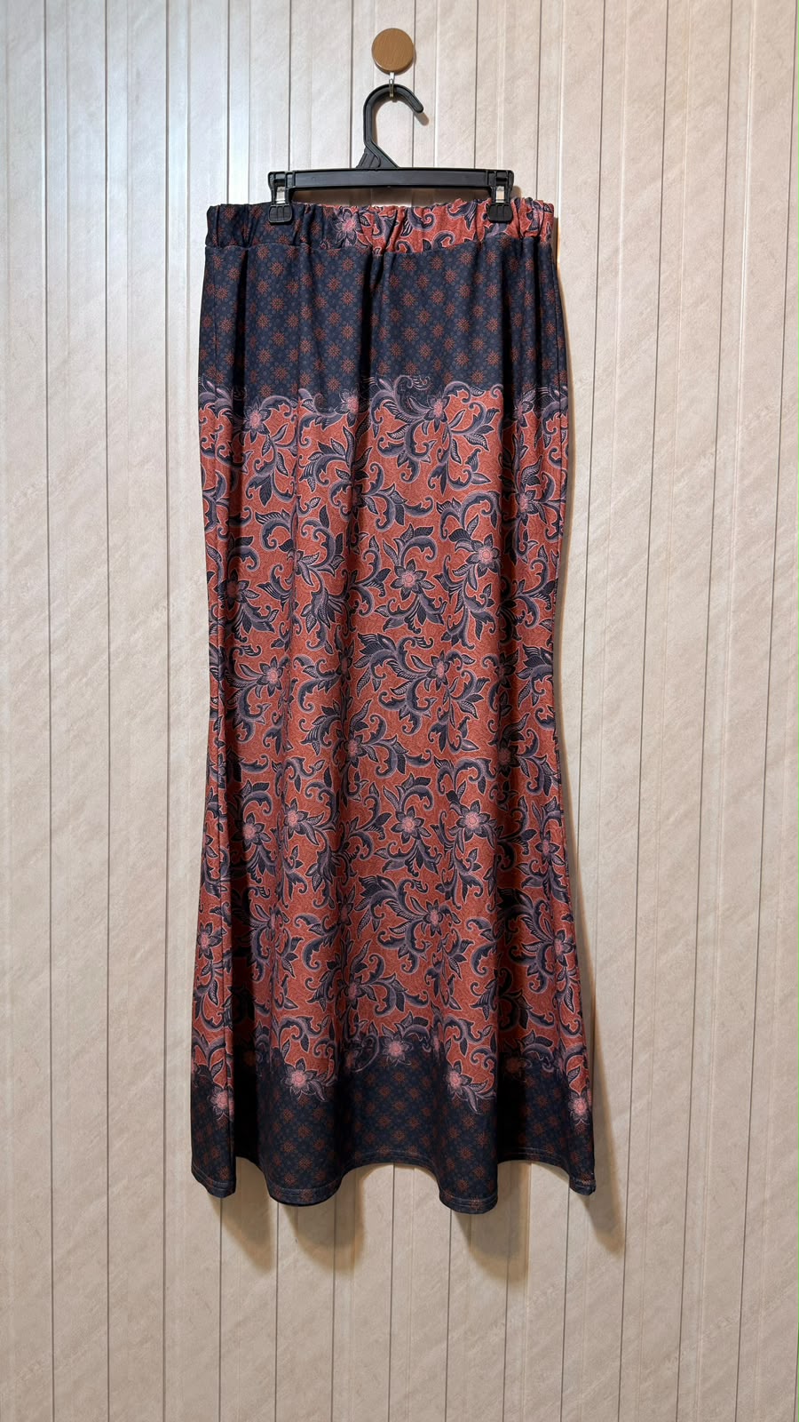 Waist 36  Length 39  Fabric Silk Jersey Chic Women’s Skirt