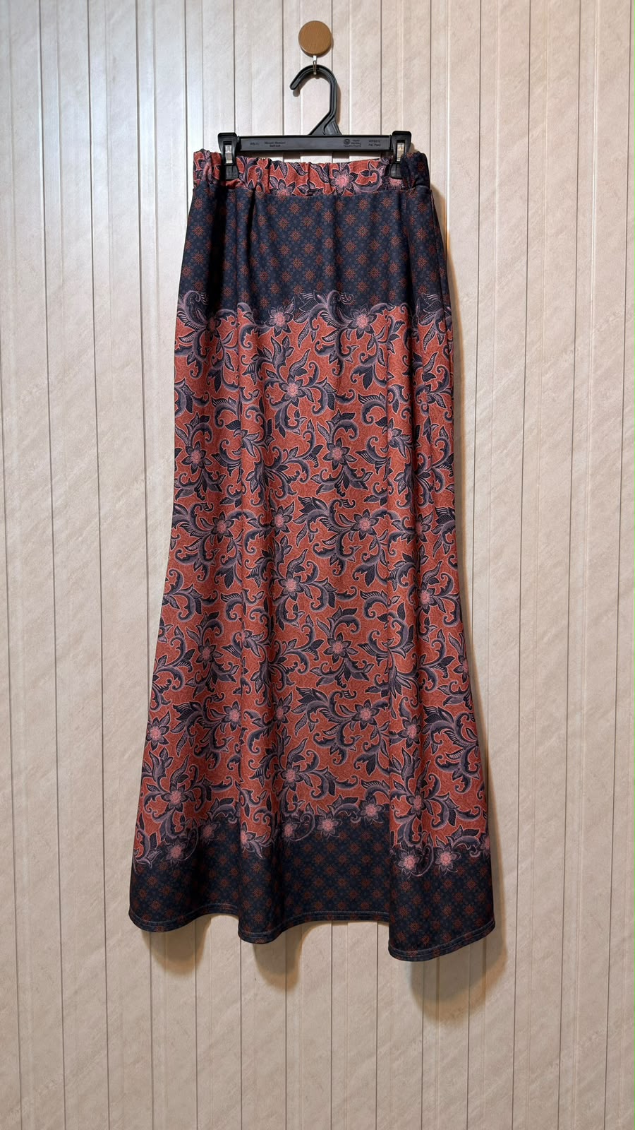 Waist 36  Length 39  Fabric Silk Jersey Chic Women’s Skirt