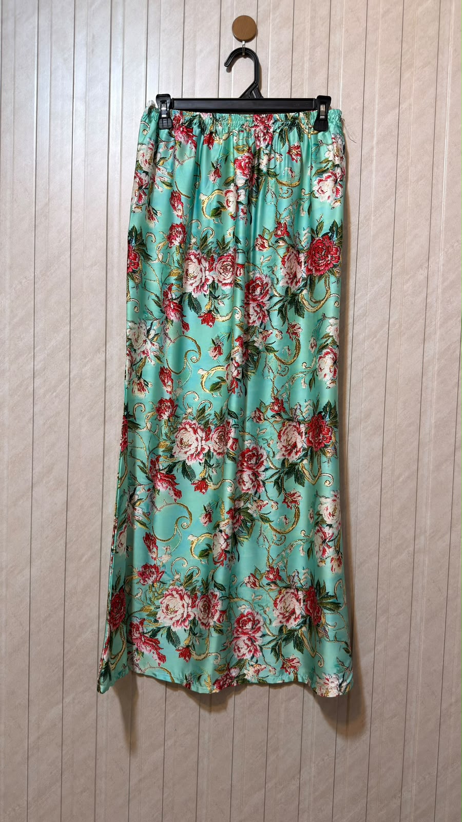 Waist 32  Length 39  Fabric Silk Elegant Fashion Skirt