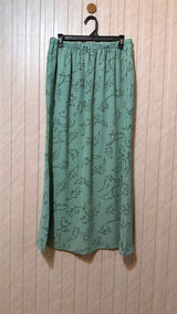 Waist 32  Length 37  Fabric Rayon Women’s Classic Collection Skirt