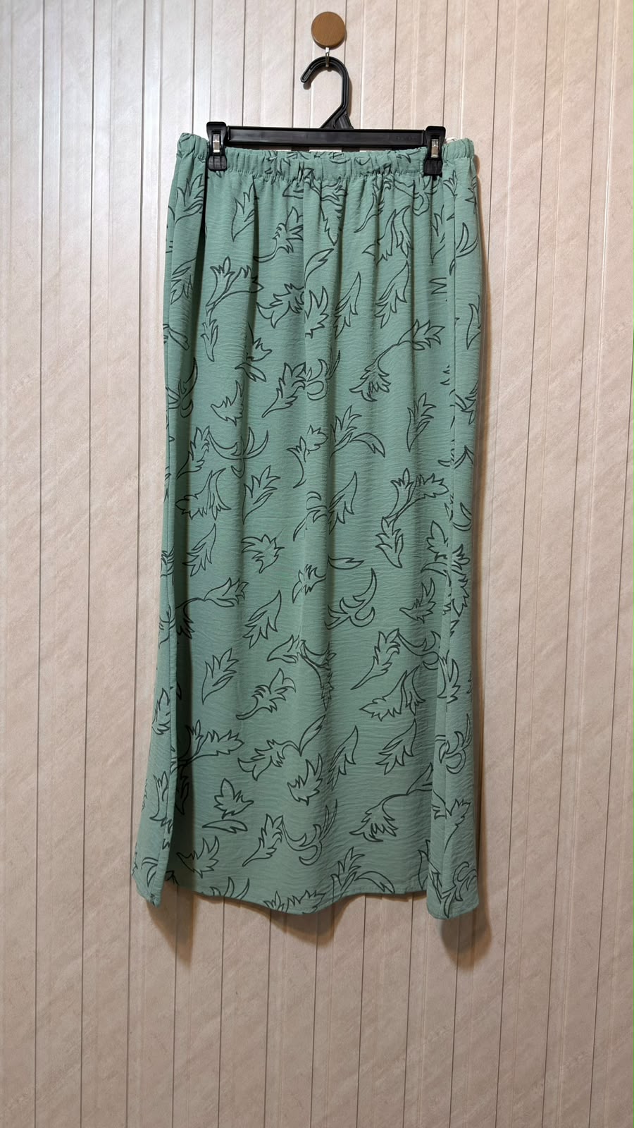 Waist 32  Length 37  Fabric Rayon Women’s Classic Collection Skirt