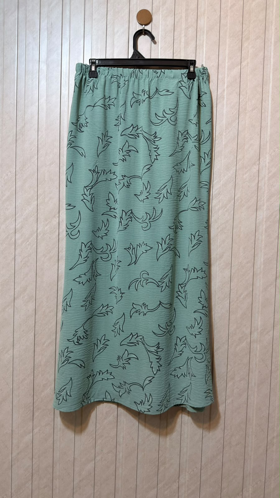 Waist 32  Length 37  Fabric Rayon Women’s Classic Collection Skirt