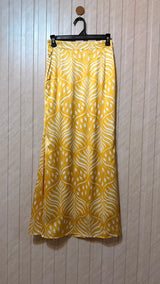 Waist 30  Length 39  Fabric Silk Chic Fashion Skirt