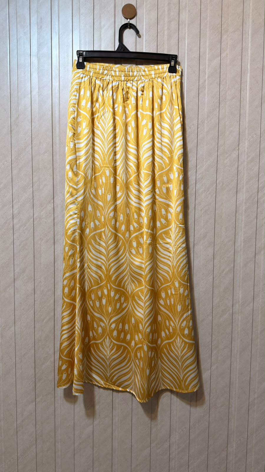 Waist 30  Length 39  Fabric Silk Chic Fashion Skirt