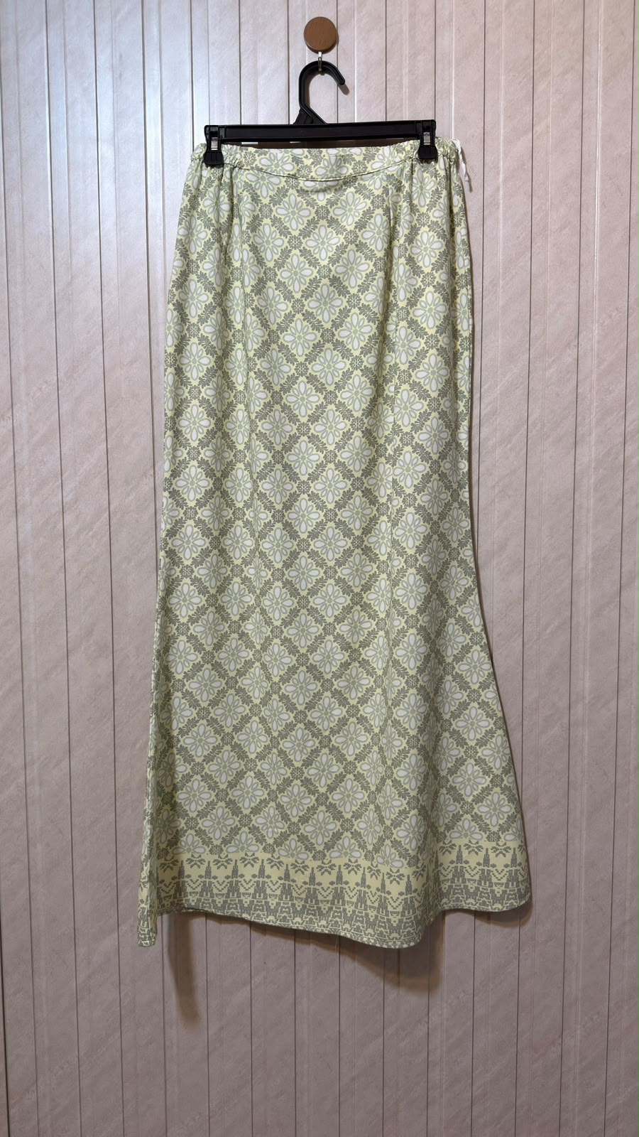 Waist 30  Length 41  Fabric Rayon Elegant Women’s Skirt