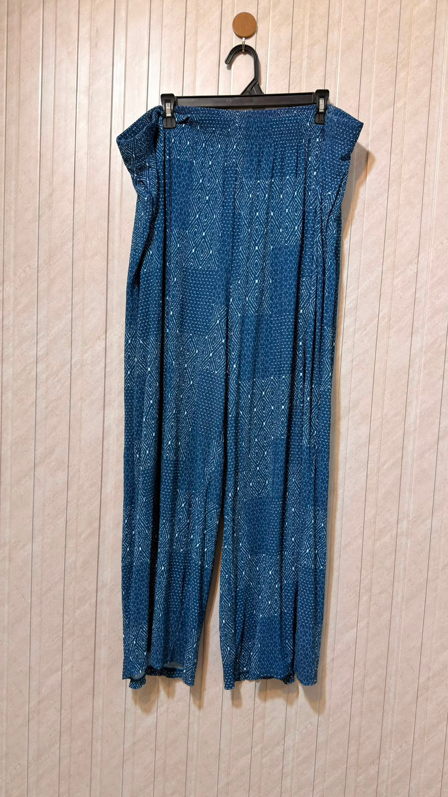 Waist 48  Length 40  Fabric Silk Jersey Refined Women's Trouser