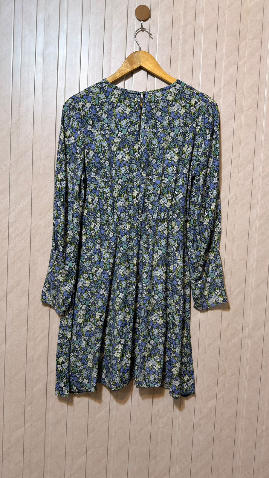 Chest 17  Length 33  Fabric Silk Women's Contemporary Long Top