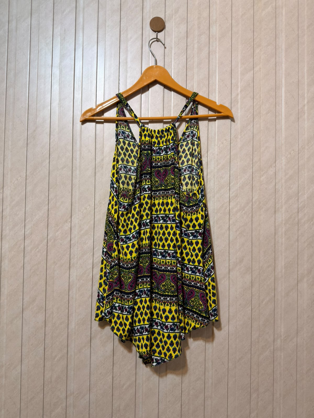 Chest 20  Length 29  Fabric Rayon Women's Trendy Sleeveless Top