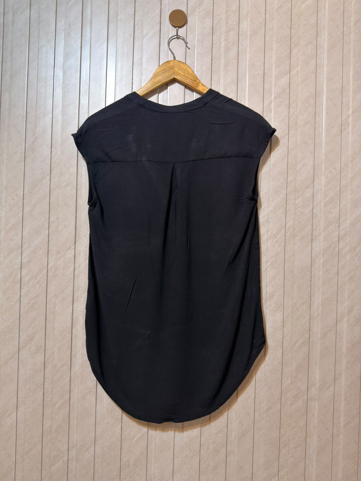 Chest 18  Length 26 to 28  Fabric linen Women's Branded Essential Top