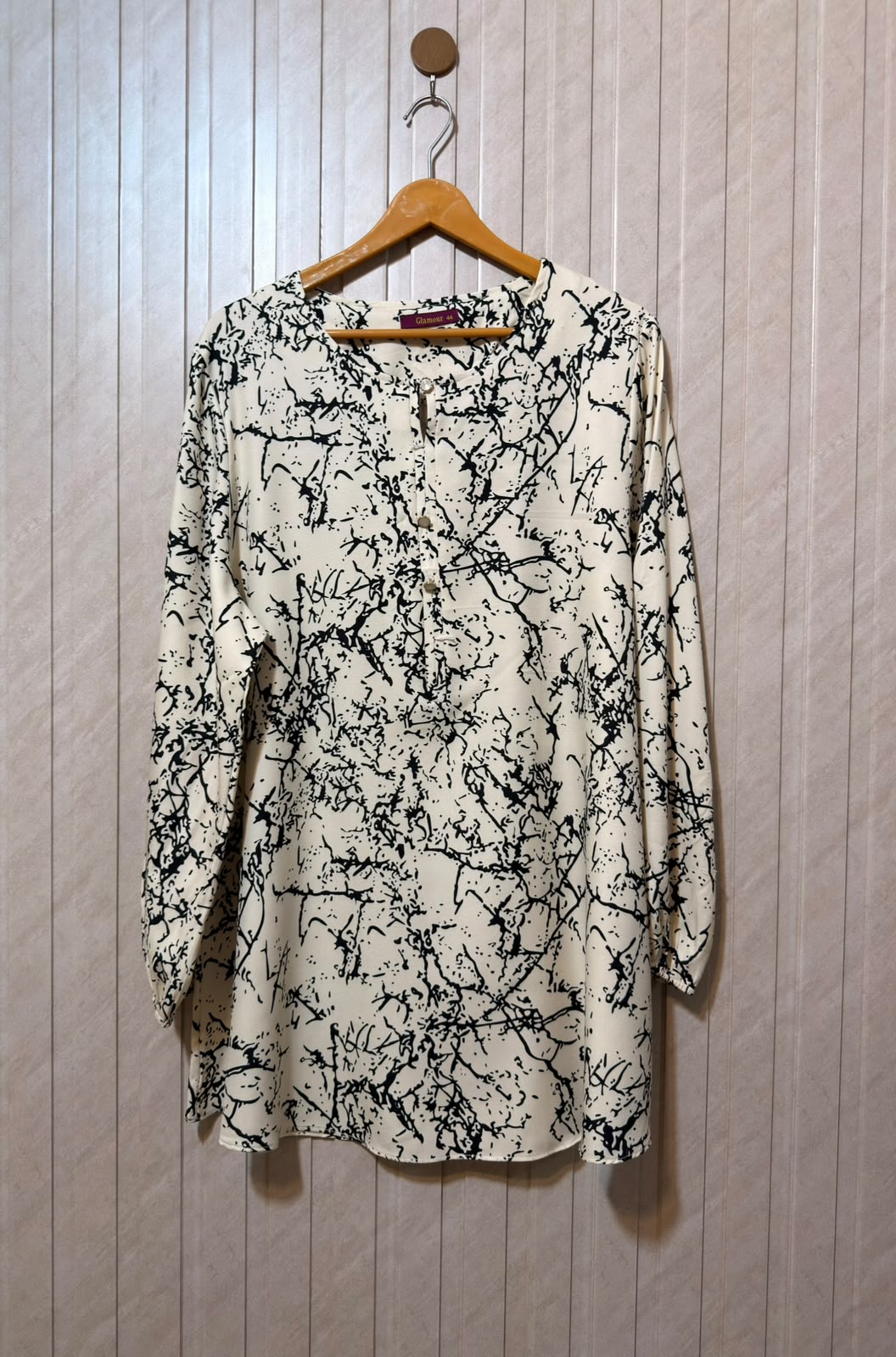 Chest 21  Length 30  Fabric Rayon Women's Full Sleeve Top