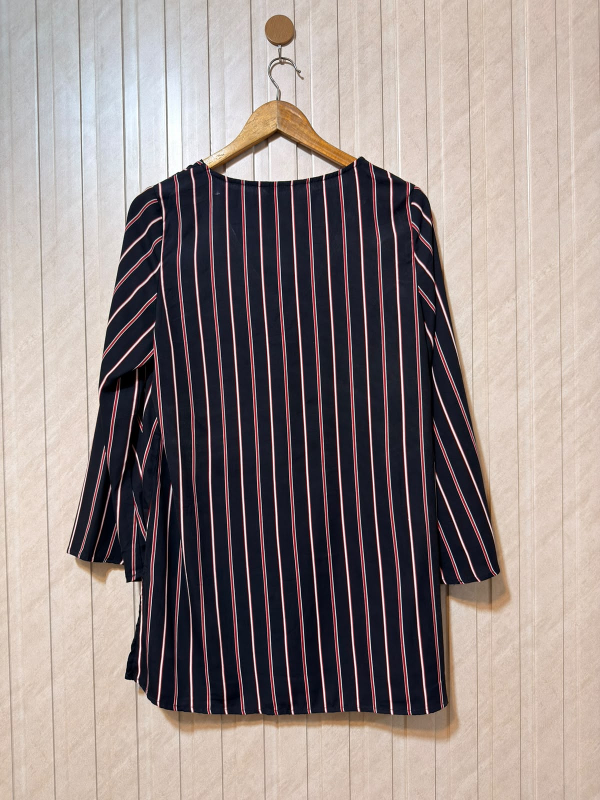 Chest 18  Length 27 to 29  Fabric Silk Women's Elegant Full Sleeve Top