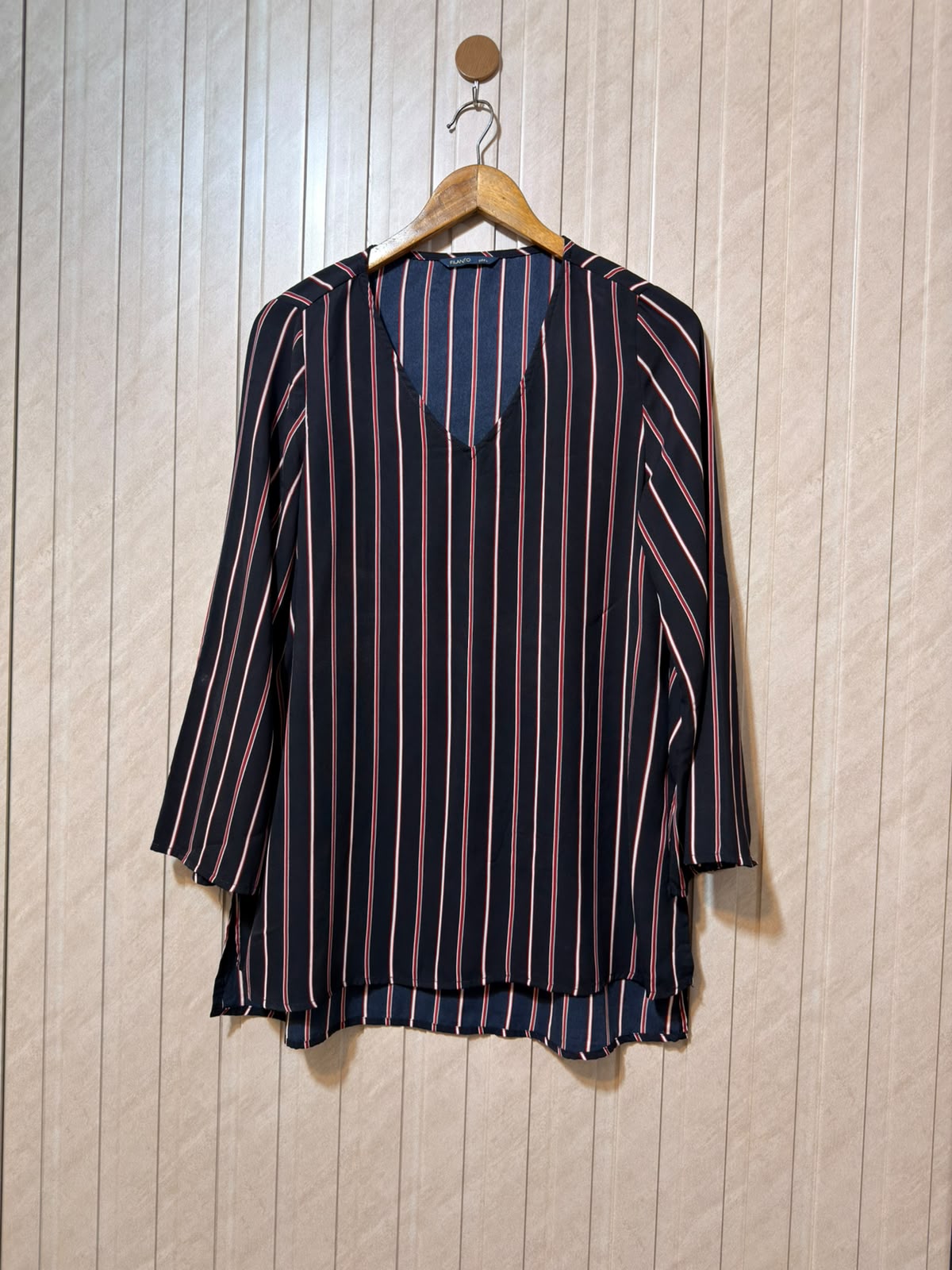 Chest 18  Length 27 to 29  Fabric Silk Women's Elegant Full Sleeve Top