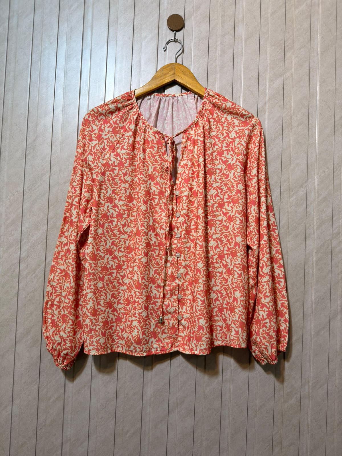 Chest 20  Length 23  Fabric Silk Women's Contemporary Full Sleeve Top