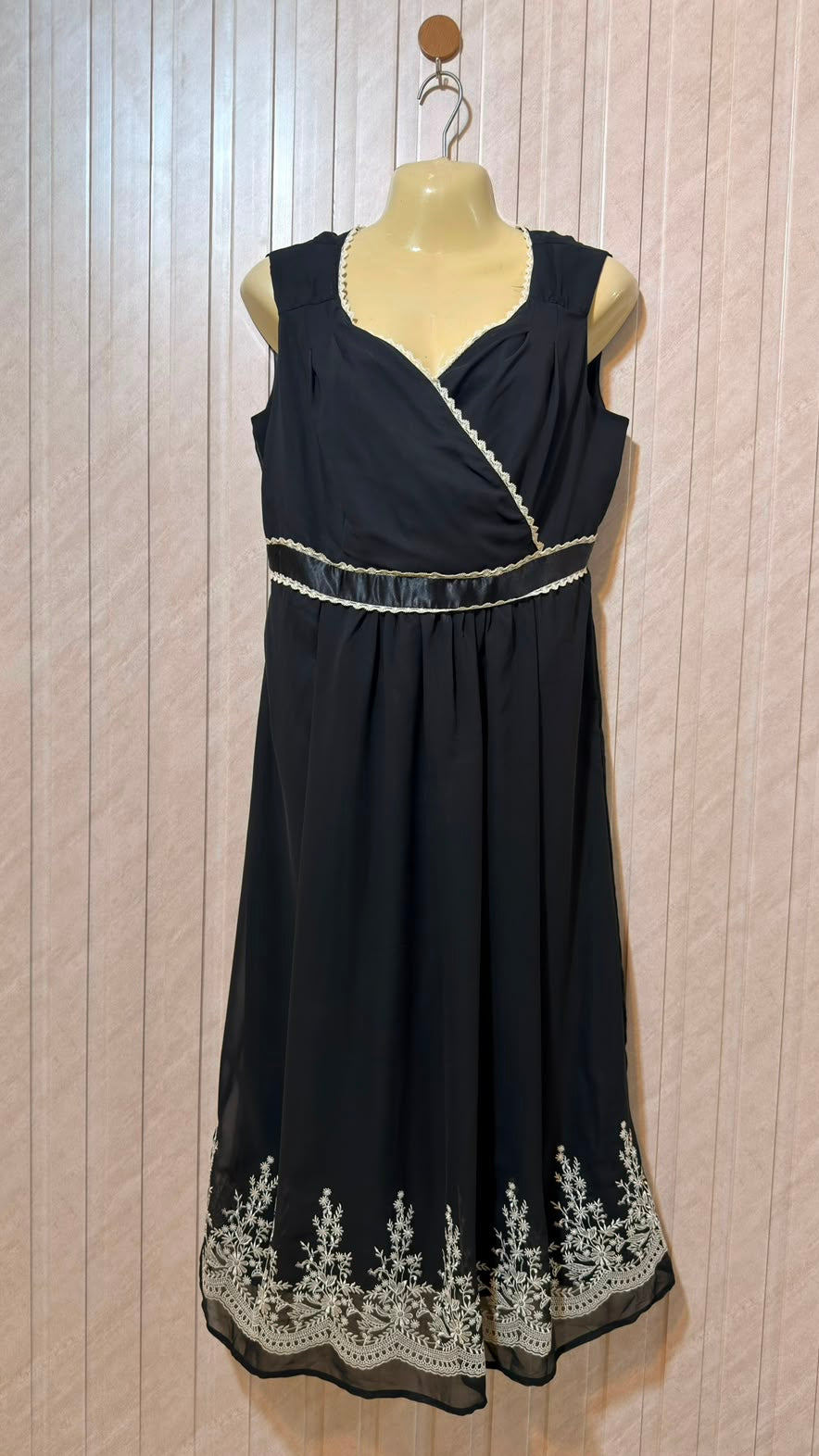 Chest 20  Length 44  Fabric Chiffon Women's Signature Maxi