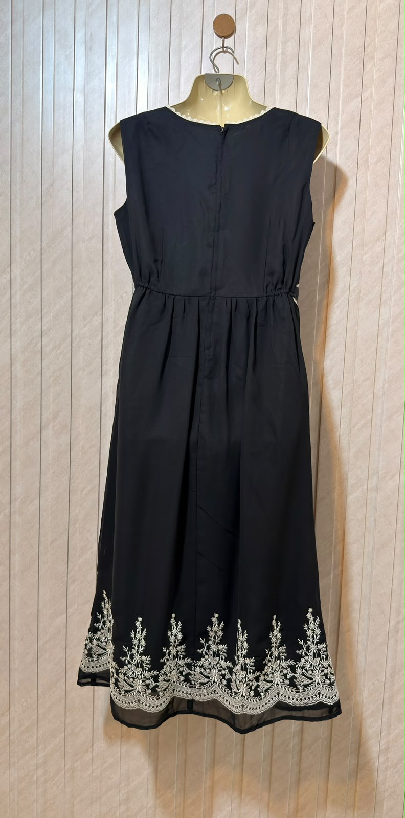 Chest 20  Length 44  Fabric Chiffon Women's Signature Maxi