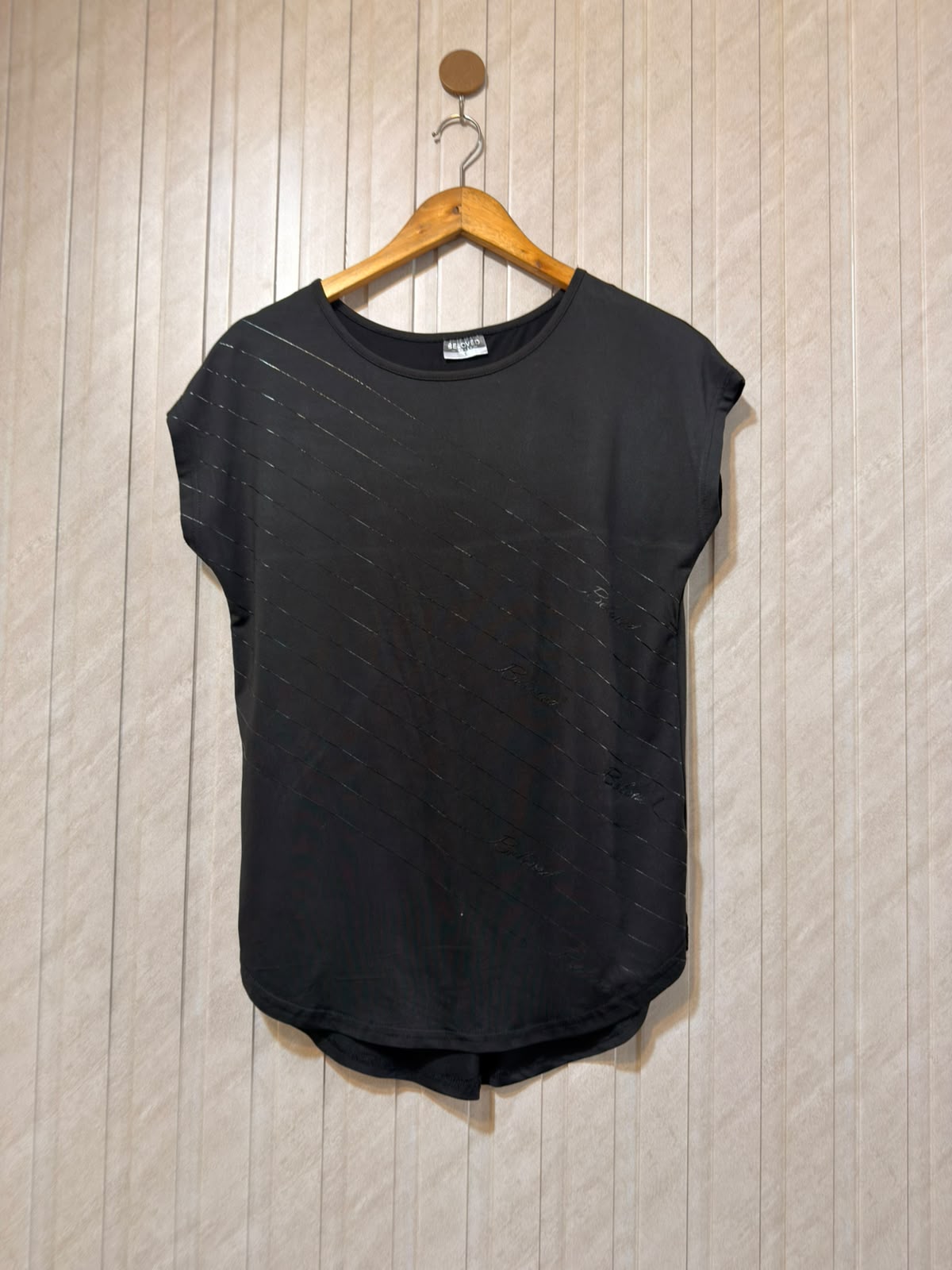 Chest 19  Length 24 to 25 Women’s Modern T-Shirt