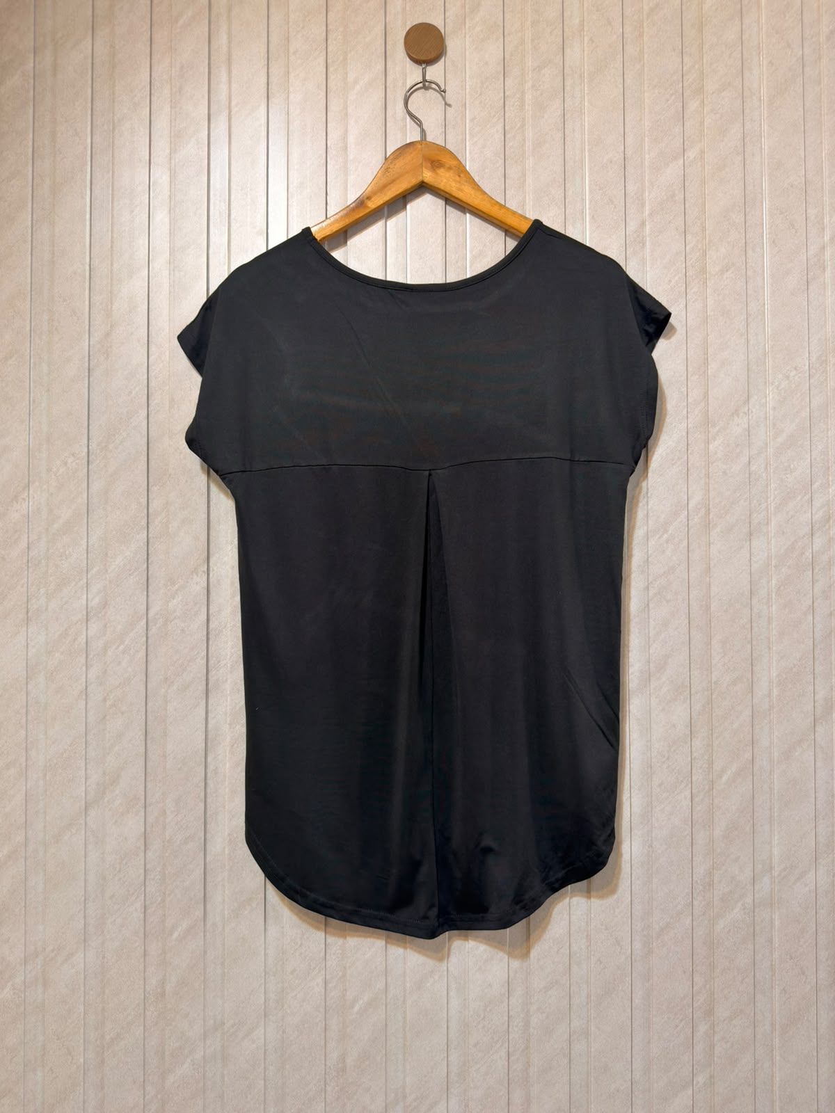 Chest 19  Length 24 to 25 Women’s Modern T-Shirt