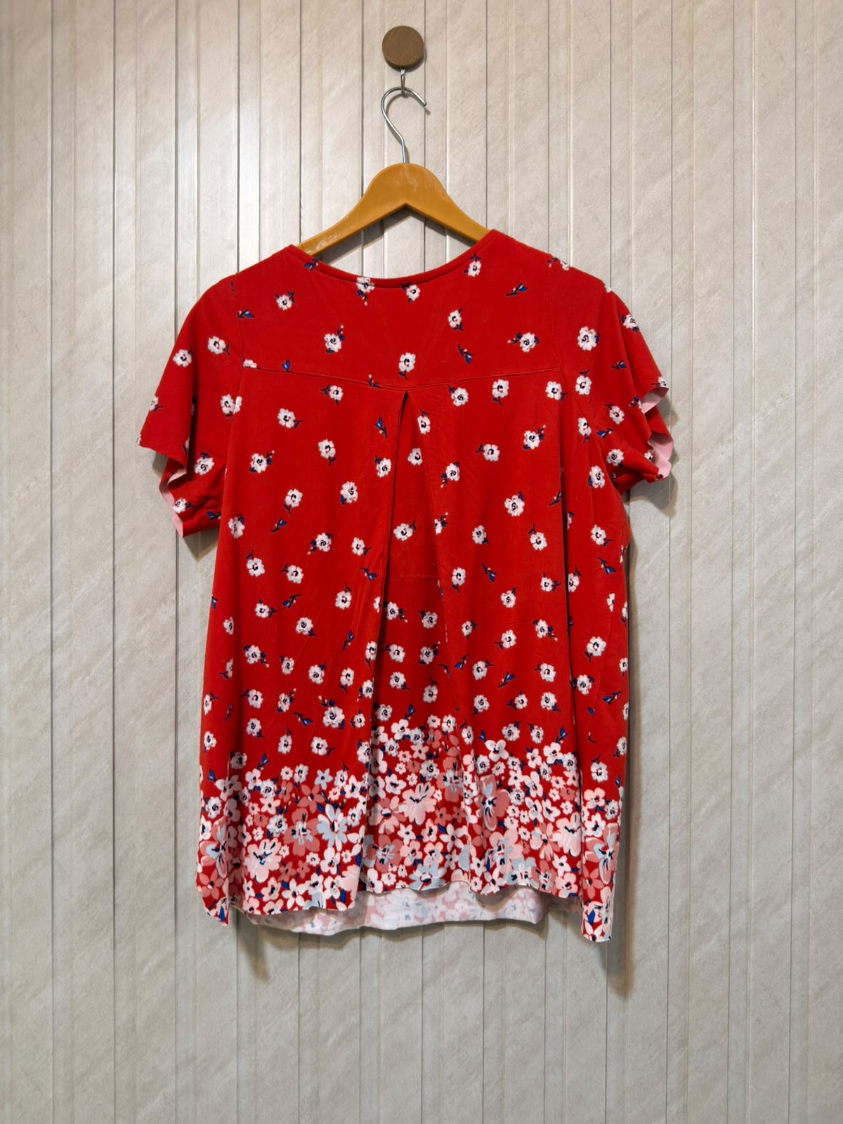 Chest 20  Length 26 Women’s Essential T-Shirt