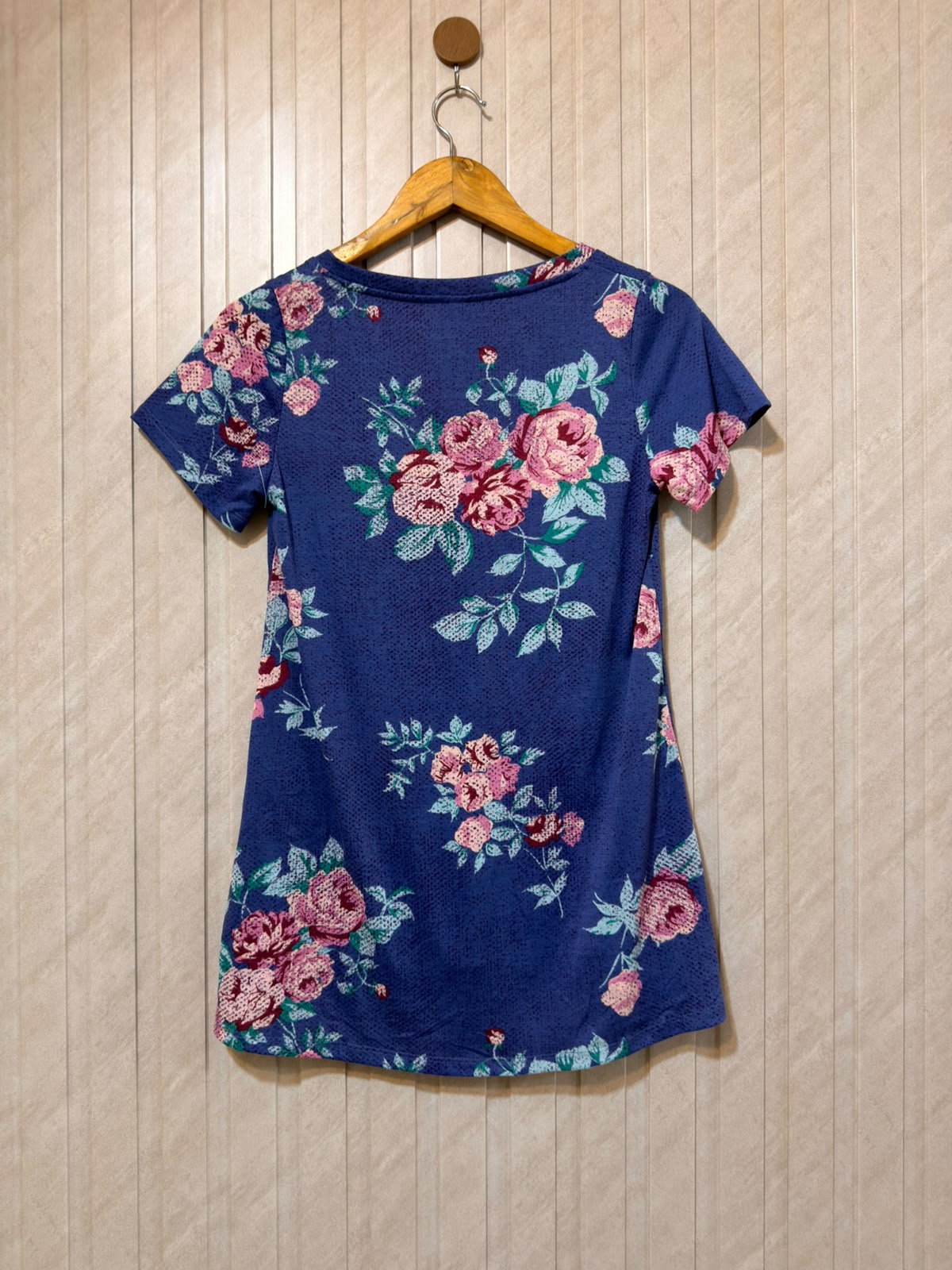 Chest 17  Length 25 to 27 Women’s Classic T-Shirt