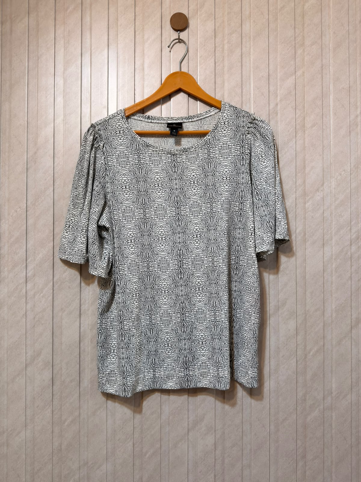 Chest 20  Length 24 Women’s Casual T-Shirt