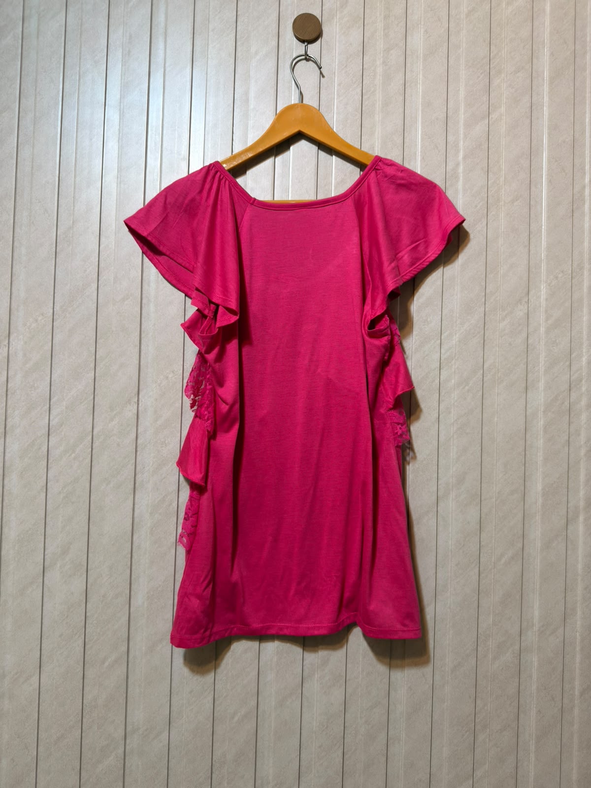 Chest 22  Length 26 Women’s Classic Essential T-Shirt