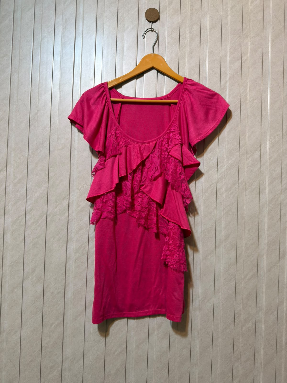 Chest 22  Length 26 Women’s Classic Essential T-Shirt