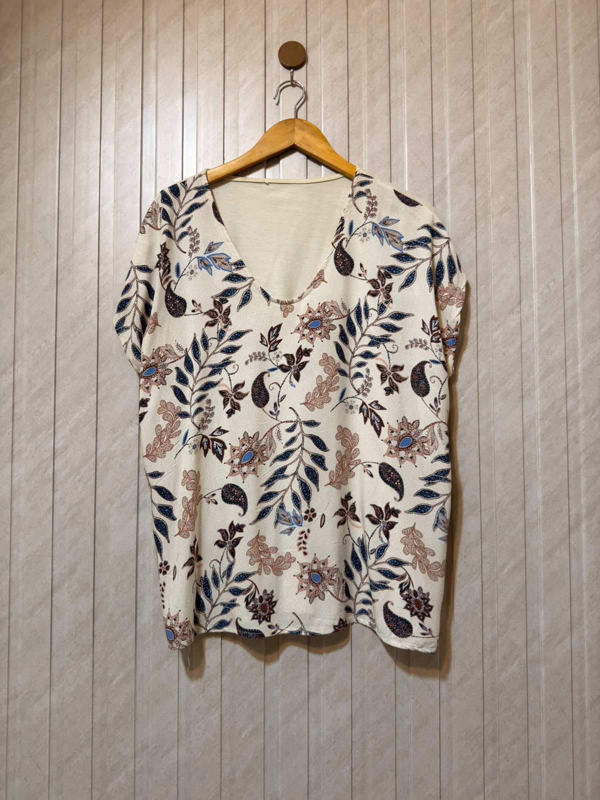 Chest 23  Length 25 Women’s Chic Everyday T-Shirt
