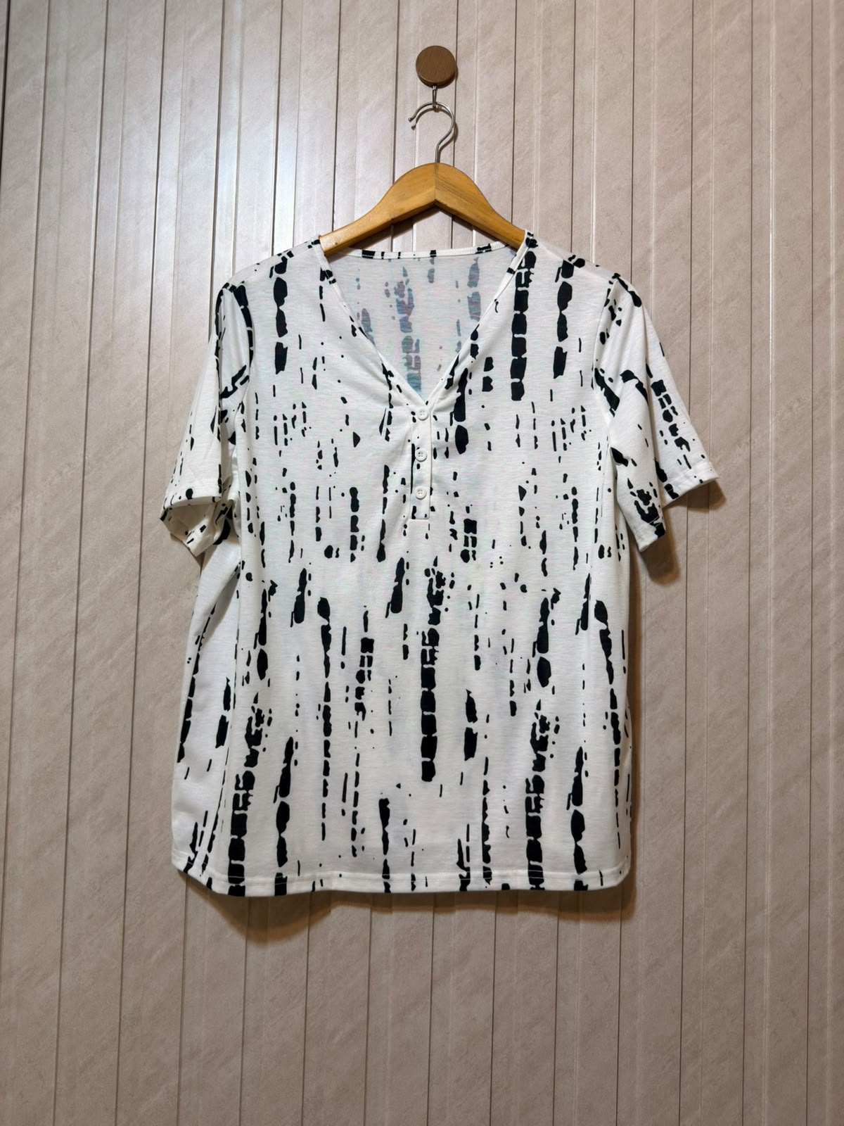 Chest 23  Length 24 Women’s Premium Essential T-Shirt