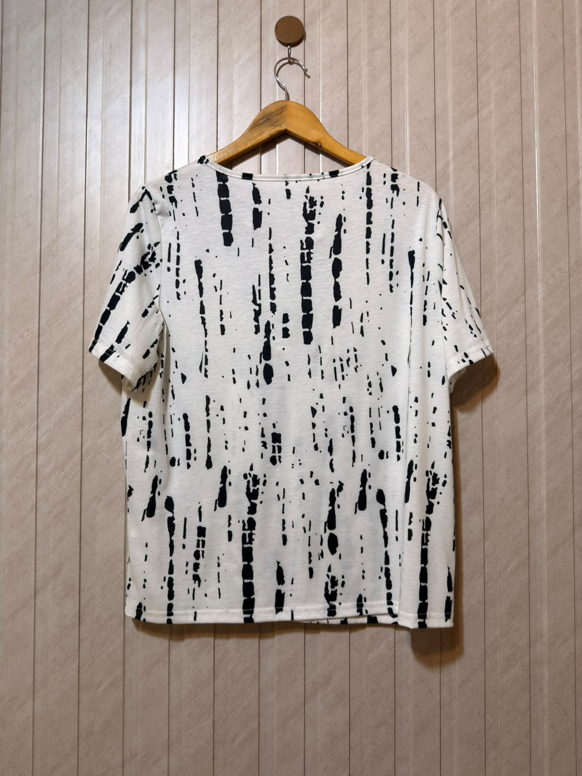 Chest 23  Length 24 Women’s Premium Essential T-Shirt