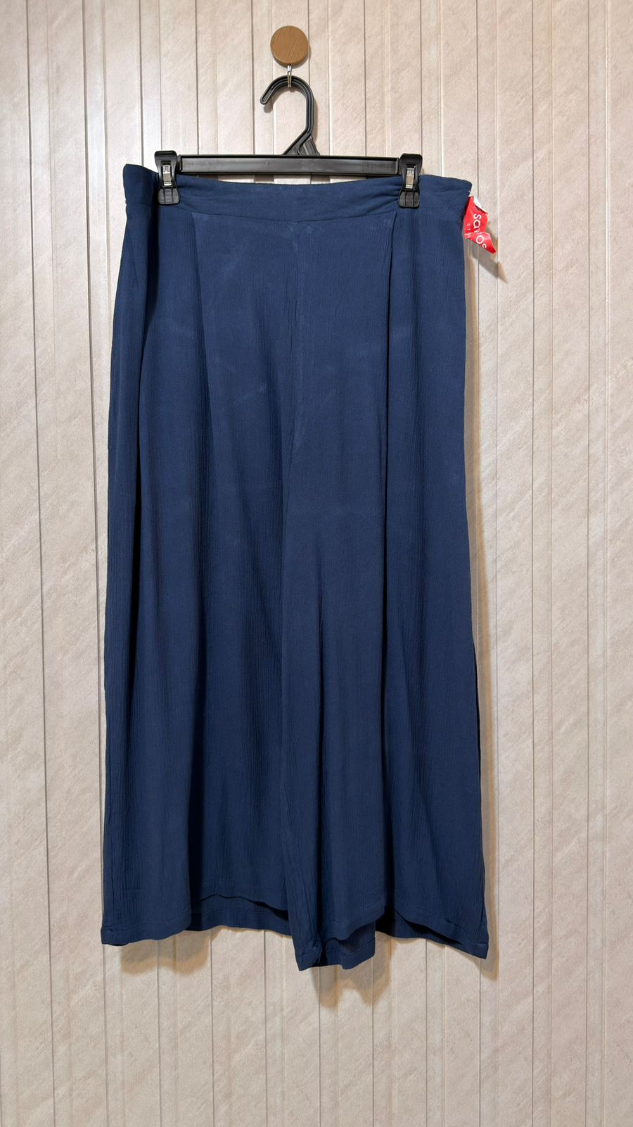 Waist 34  Length 33  Fabric Rayon Women’s Signature Collection Trouser