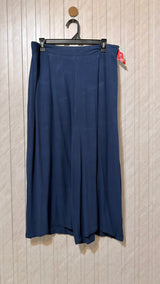 Waist 34  Length 33  Fabric Rayon Women’s Signature Collection Trouser