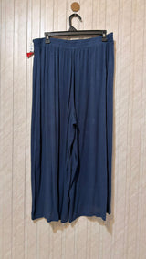 Waist 34  Length 33  Fabric Rayon Women’s Signature Collection Trouser