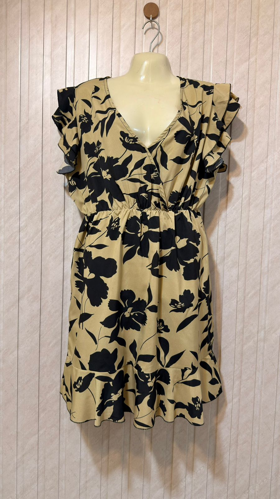 Chest 21  Length 34  Fabric Silk Sophisticated Women’s Mini Dress
