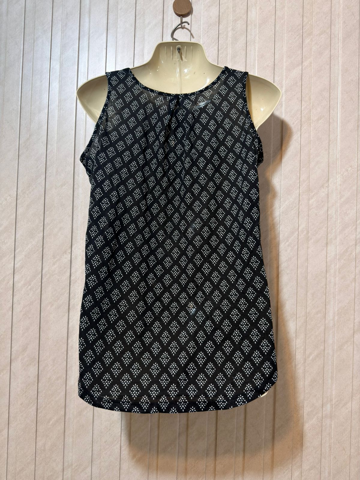 Chest 20  Lenght 24  Fabric jersey Luxury Women’s Crop Top