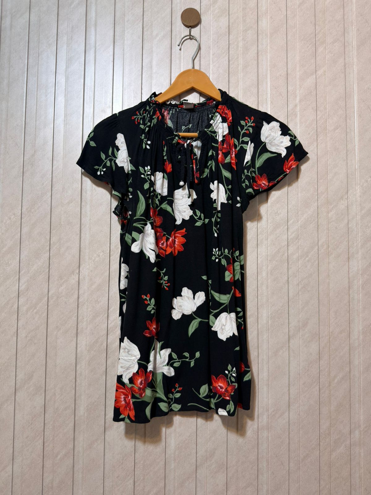 Chest 19   Length 24  Fabric Rayon Women’s Vogue Half Sleeves Top