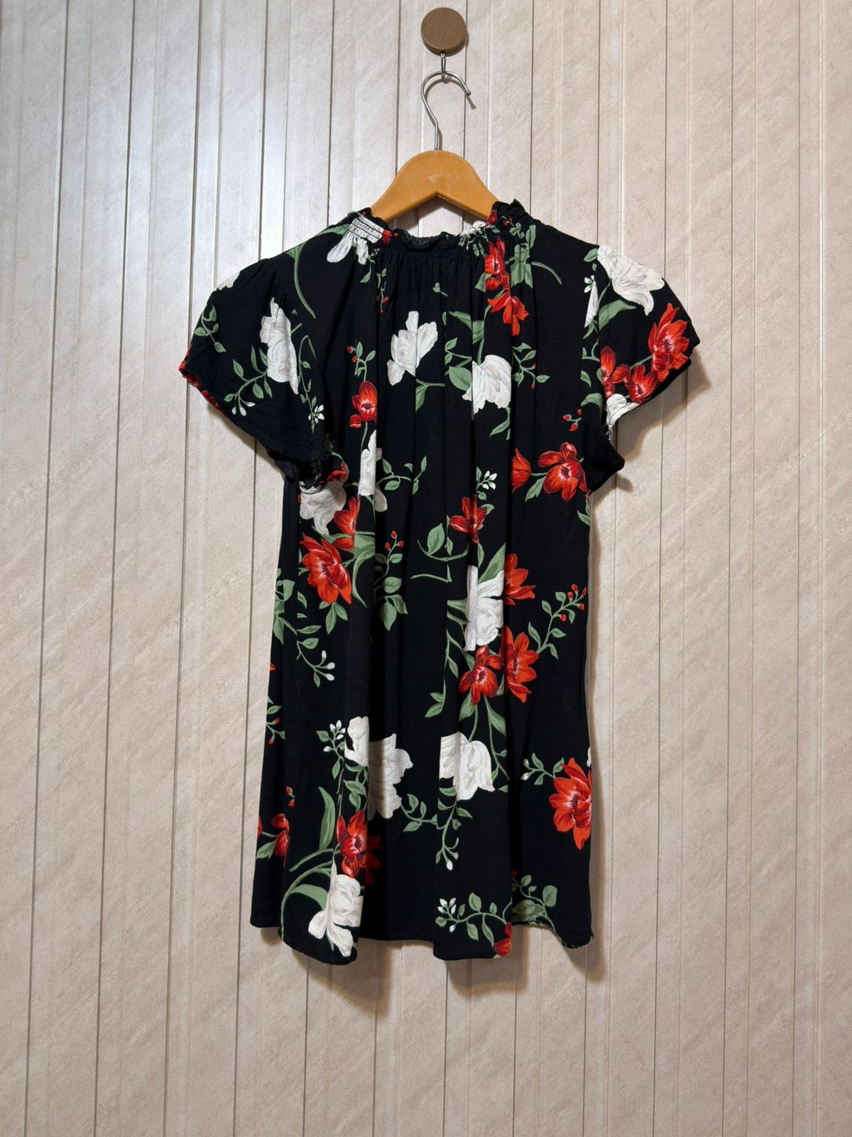 Chest 19   Length 24  Fabric Rayon Women’s Vogue Half Sleeves Top