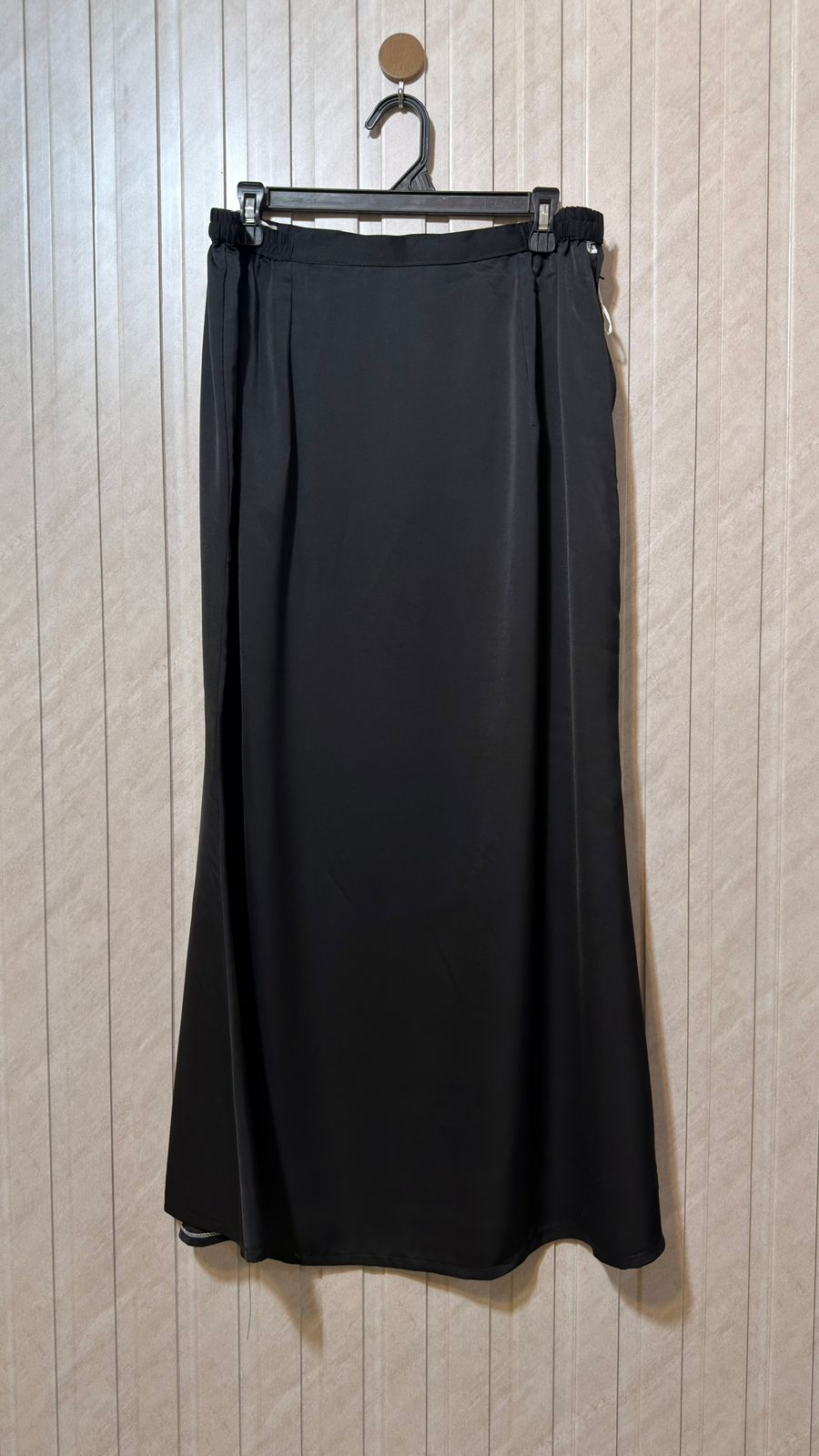 Waist 32  Length 40  Fabric rayon Women’s Modern Collection Skirt