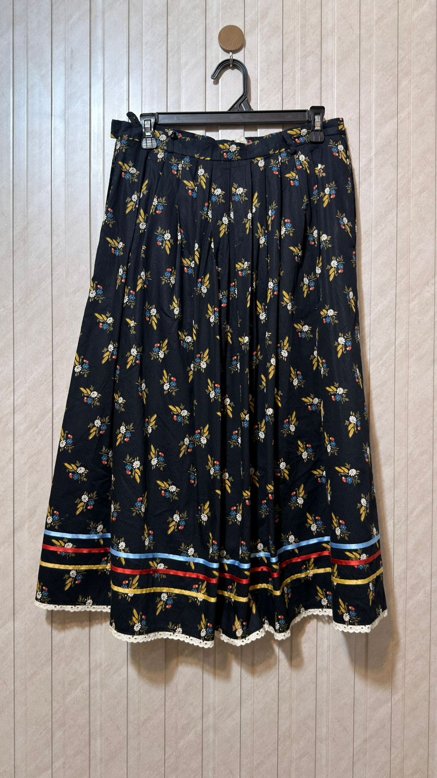 Waist 30  Length 31  Fabric Cotton Silk Women’s Essential Skirt