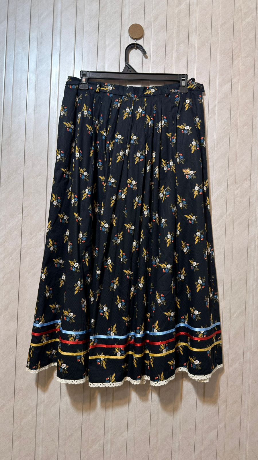 Waist 30  Length 31  Fabric Cotton Silk Women’s Essential Skirt