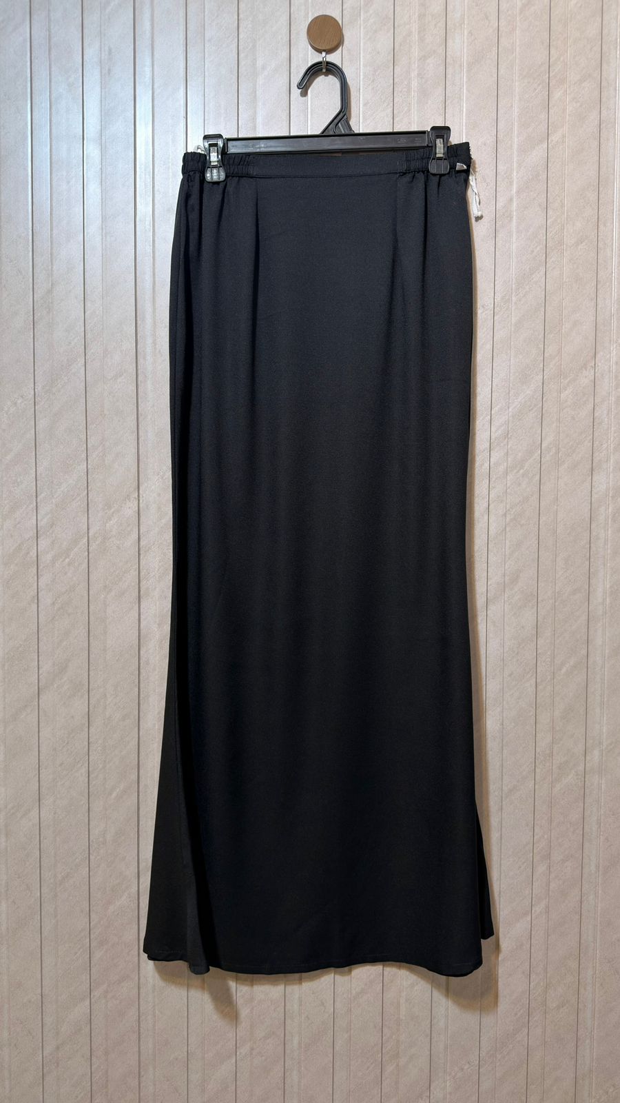 Waist 36  Length 39  Fabric Silk Women’s Classic Skirt