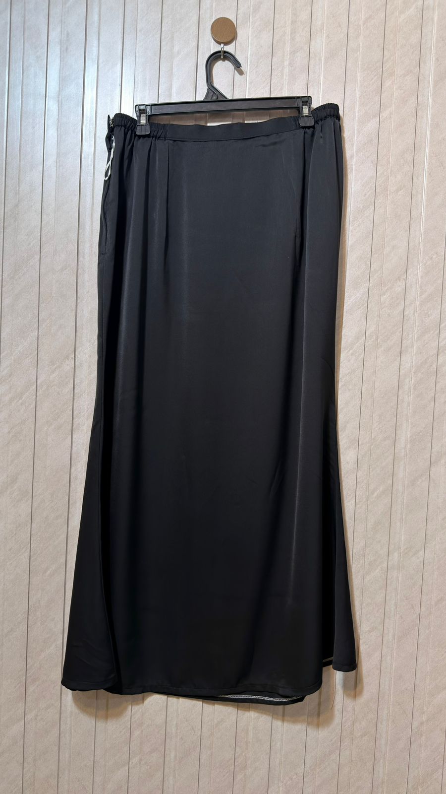 Waist 36  Length 39  Fabric Silk Women’s Classic Skirt