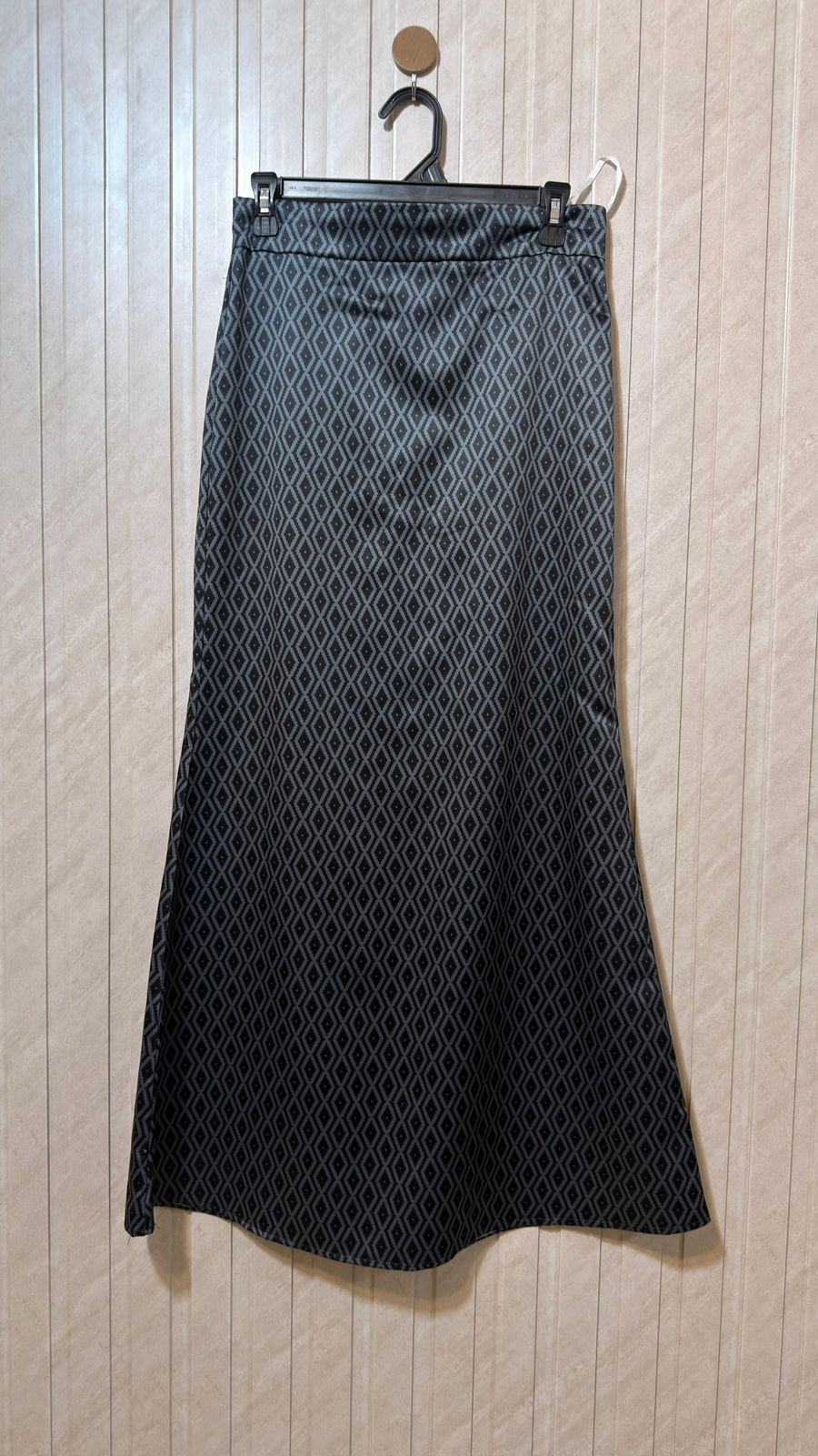 Waist 32  Length 40  Fabric rayon Women’s Elegant Collection Skirt