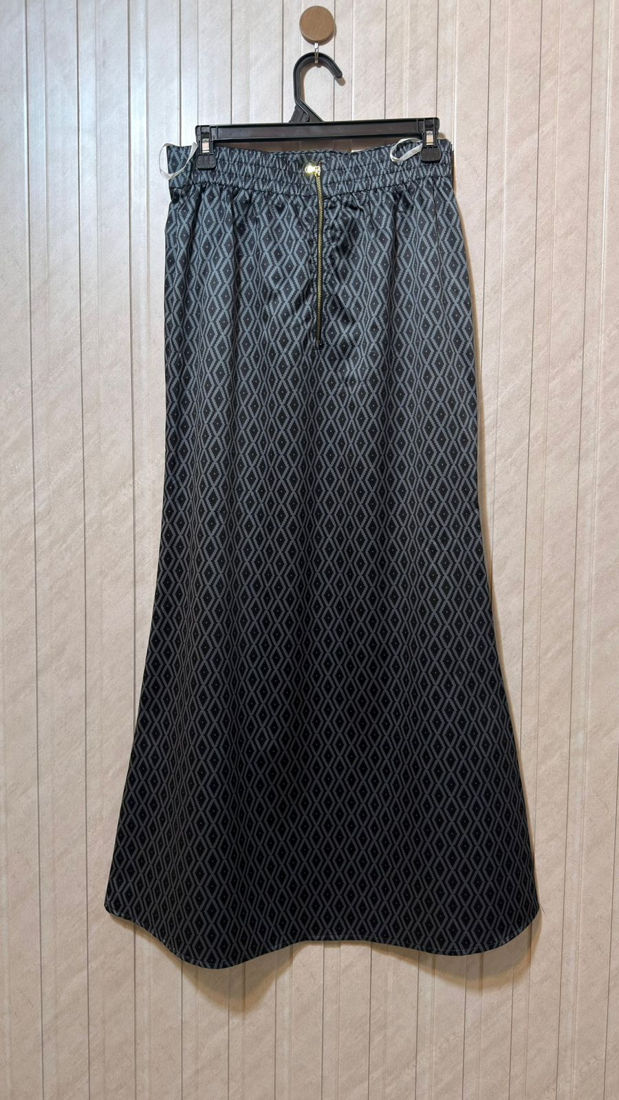 Waist 32  Length 40  Fabric rayon Women’s Elegant Collection Skirt
