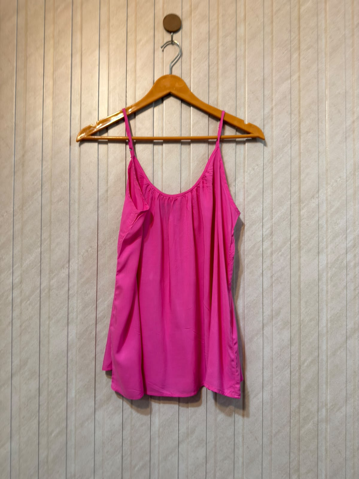 Chest 20  Lenght 25  Fabric Linen Simple Sleeveless Top
