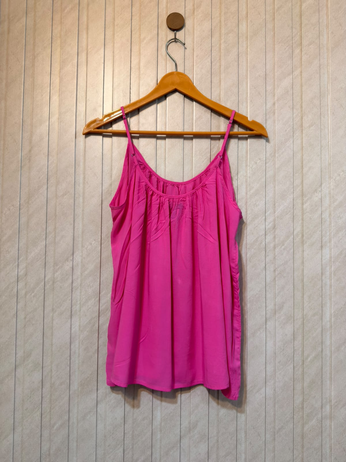 Chest 20  Lenght 25  Fabric Linen Simple Sleeveless Top
