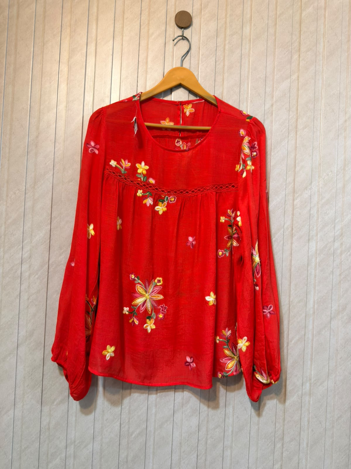 Chest 23  Lenght 26  Fabric Cotton Silk Women’s Casual Top